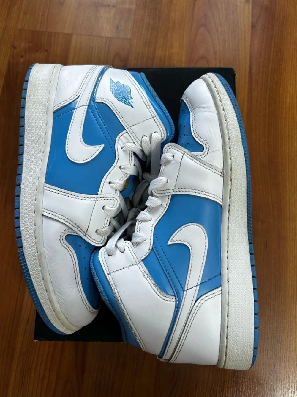 AIR JORDAN 1 MID SE (GS) - Picture 3 of 9